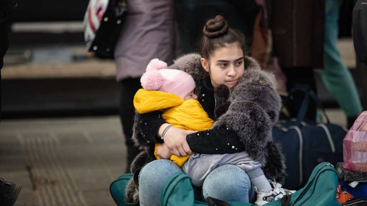 refugees walking luggage