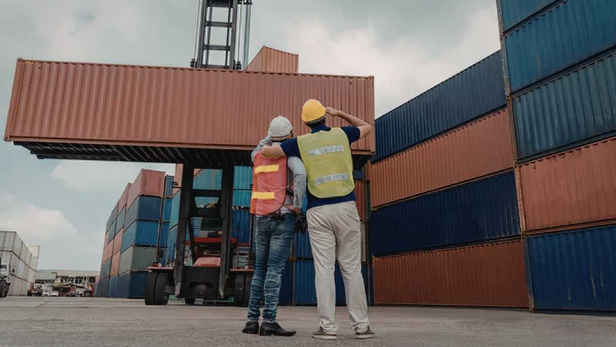 Dry port containers