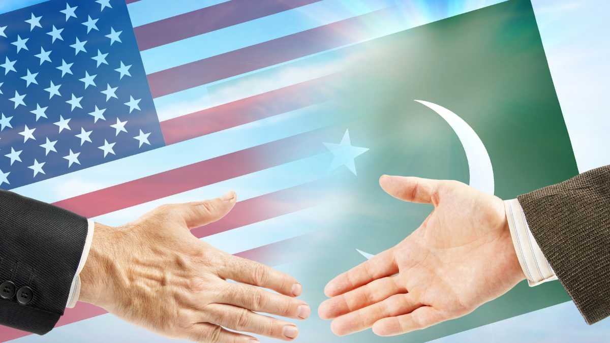 US Pakistan diplomacy Handshake