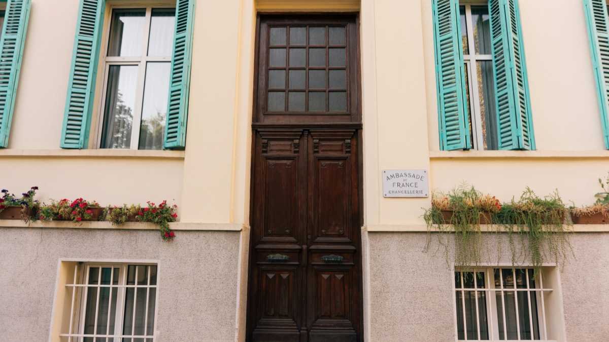 embassy entrance security