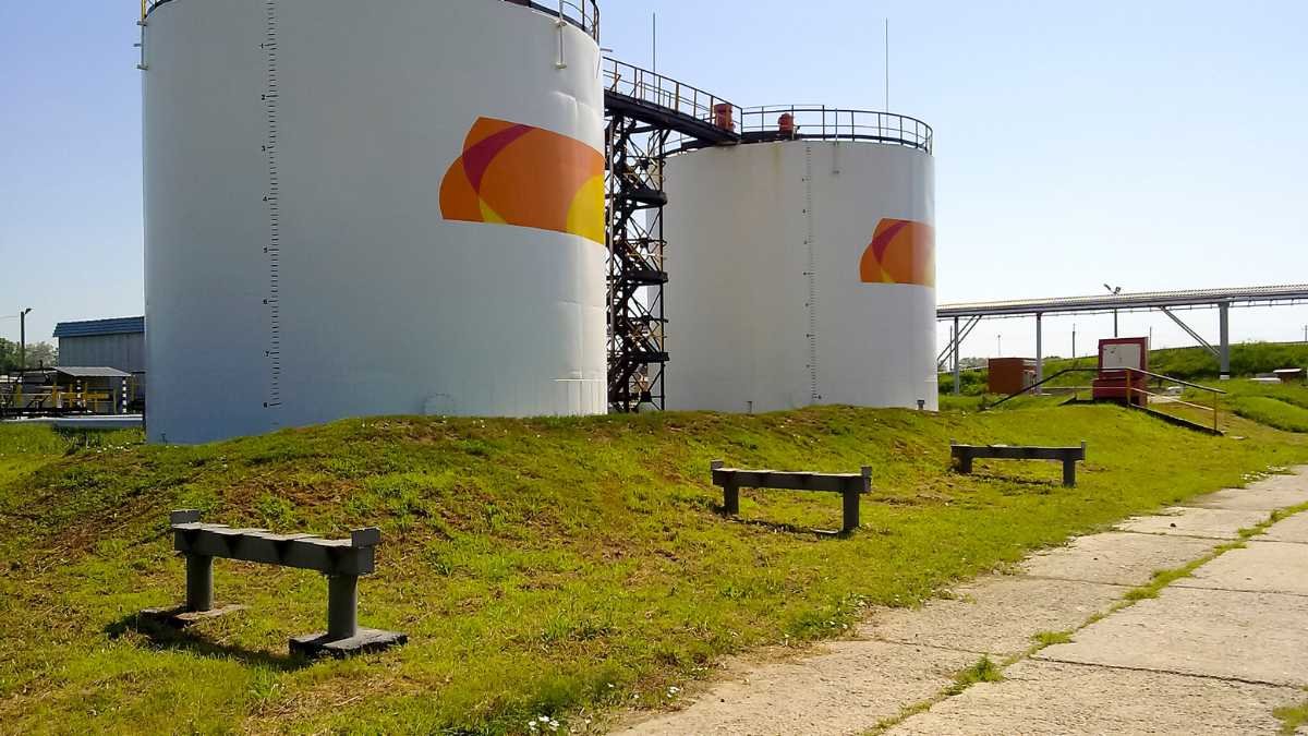 oil storage tanks