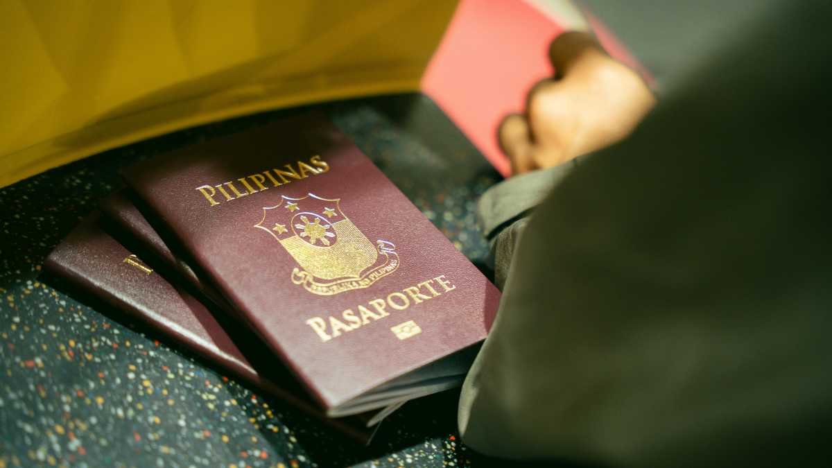 passport immigration desk